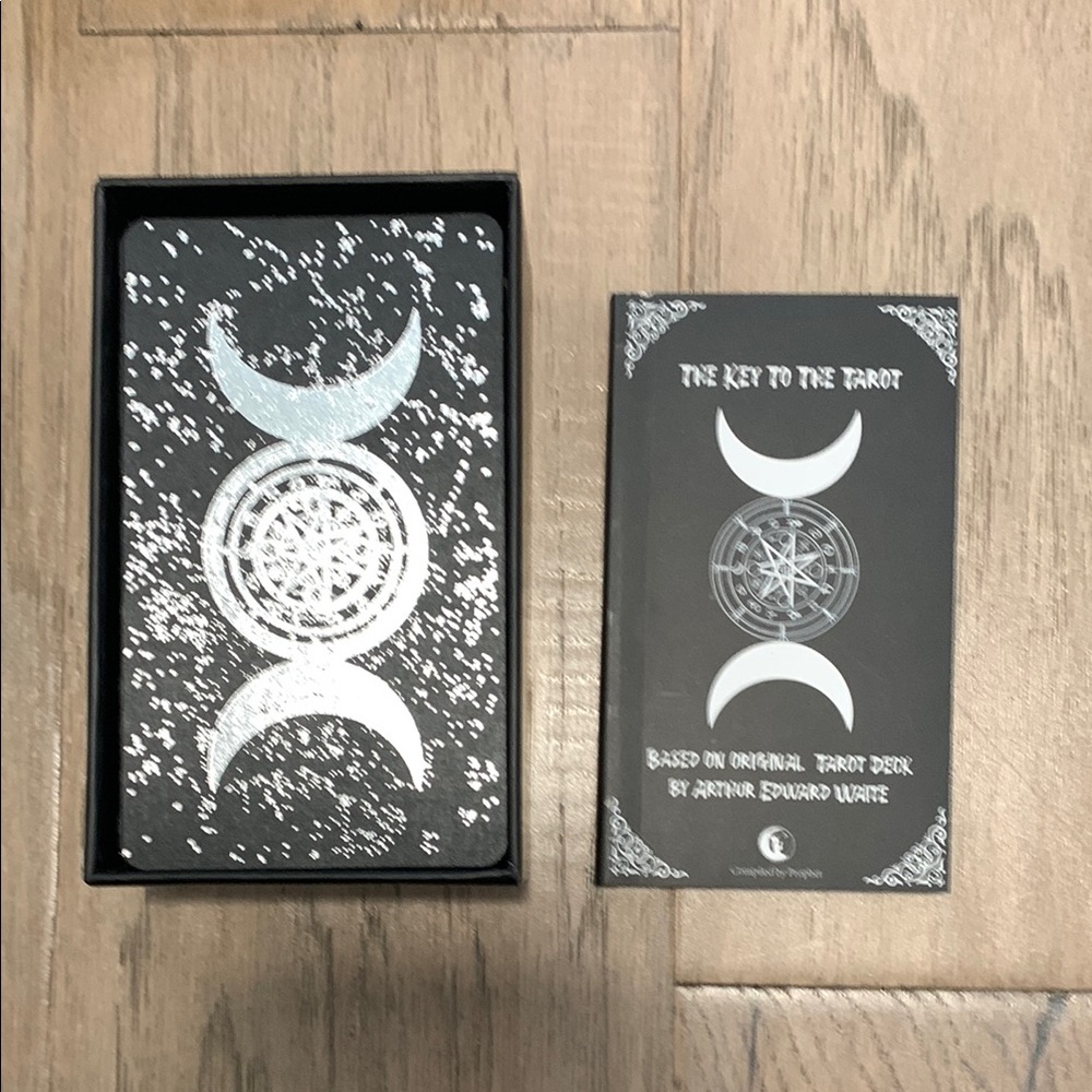 Propet Tarot Card Set and Guidebook - Picture 5 of 6
